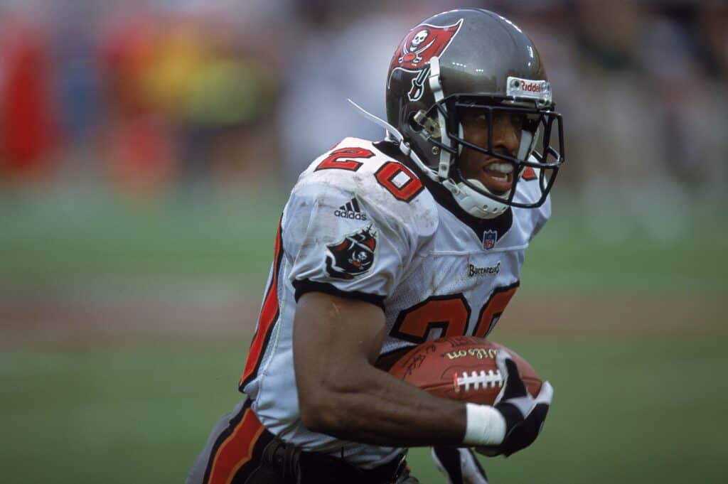 Ronde Barber #20 of the Tampa Bay Buccaneers runs with the ball