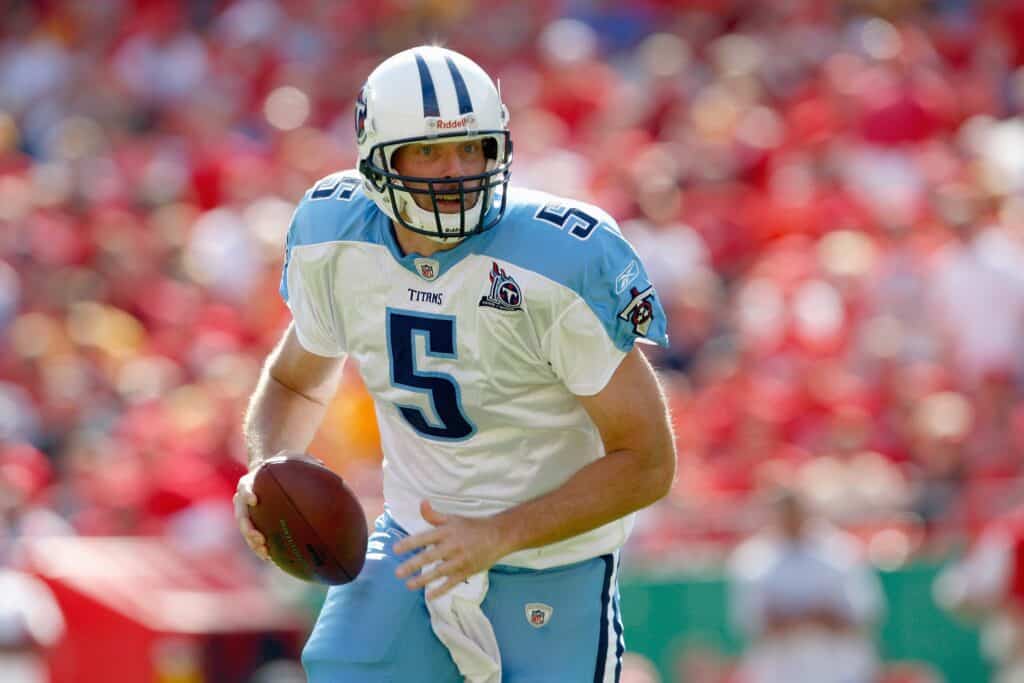 Quarterback Kerry Collins #5 of the Tennessee Titans moves to pass